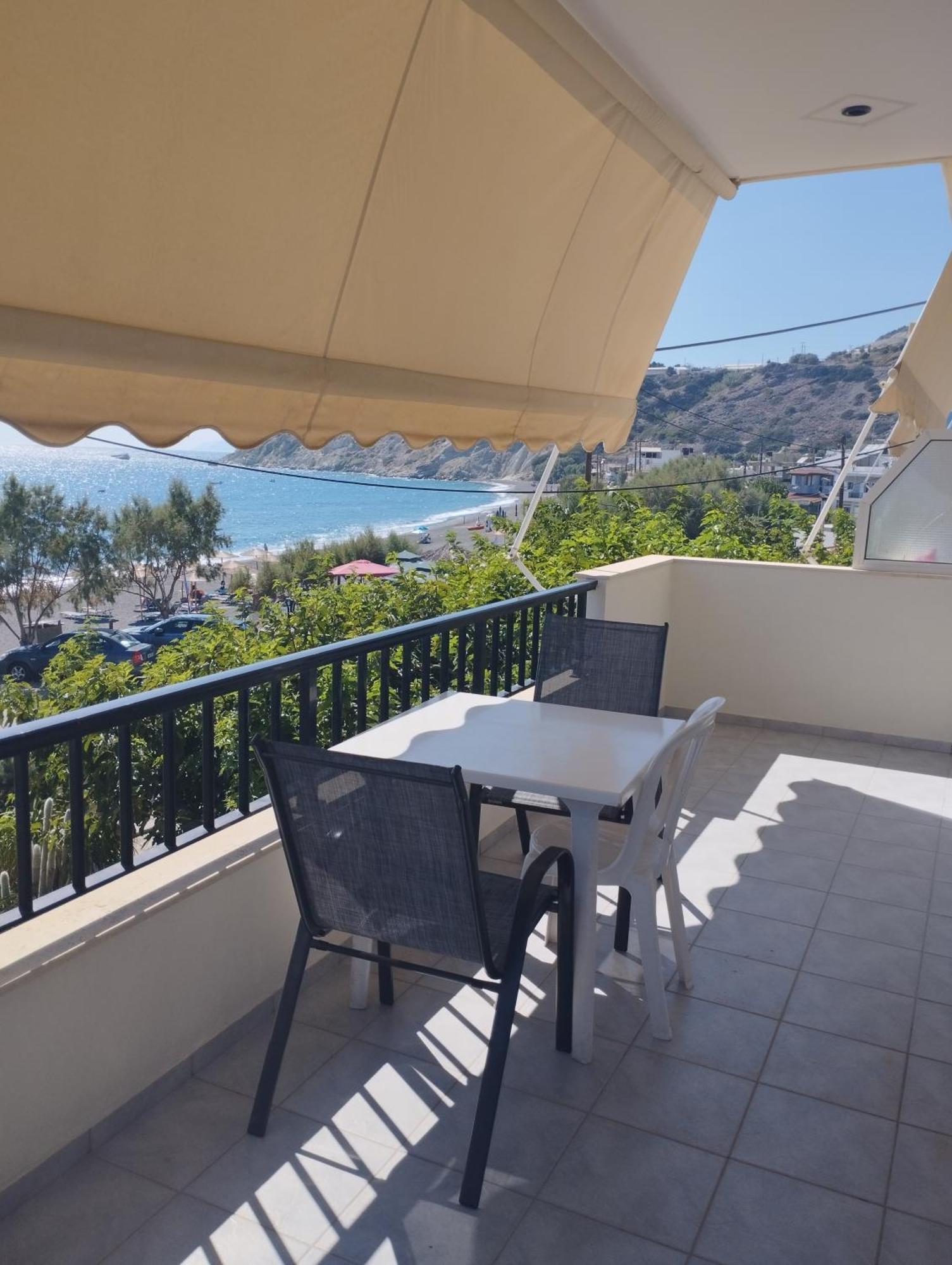 Eirini Apts On The Beach Psari Forada Rom bilde